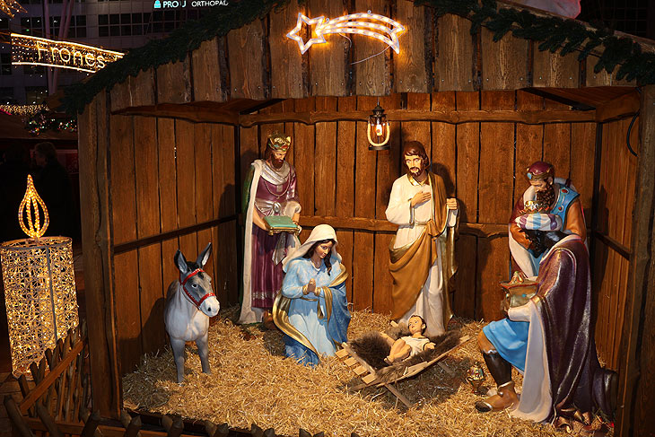 Krippe auf dem Weihnachts-und Wintermarkt im MAC Munich Airport Center buchen (©Foto: Martin Schmitz)